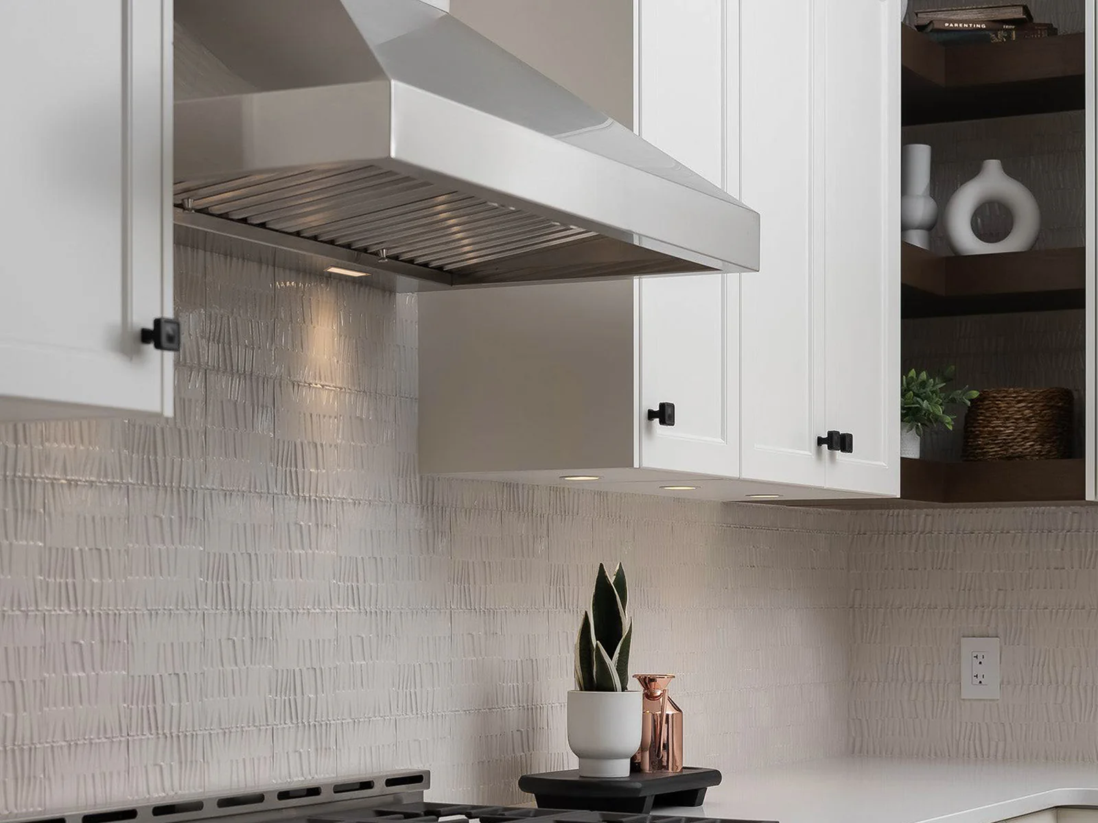 36 Inch 750 CFM Wall Mount Range Hood - VICTORY Twister - Image 3